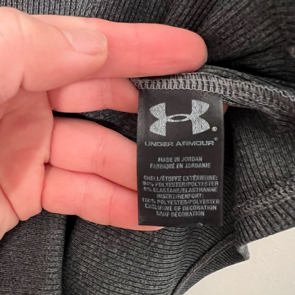 Under Armour • Women’s Fitted Tank Top • Medium - Picture 3 of 4